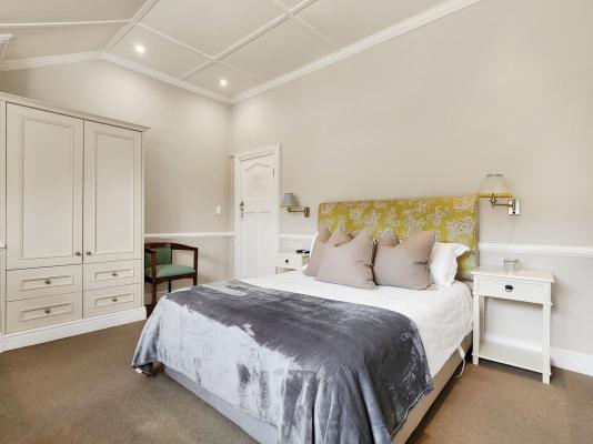 Room image 3