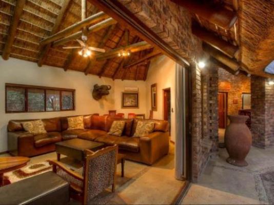 Tjailatyd Bush Lodge - Communal lounge/ TV room