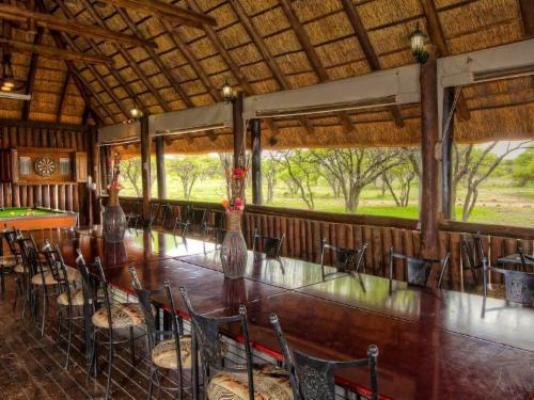 Tjailatyd Bush Lodge - Dining area