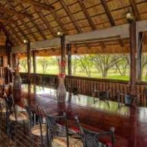 Tjailatyd Bush Lodge - Dining area