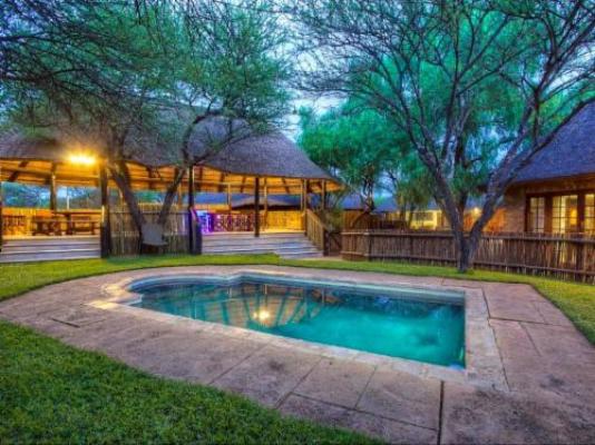 Tjailatyd Bush Lodge - Swimming pool