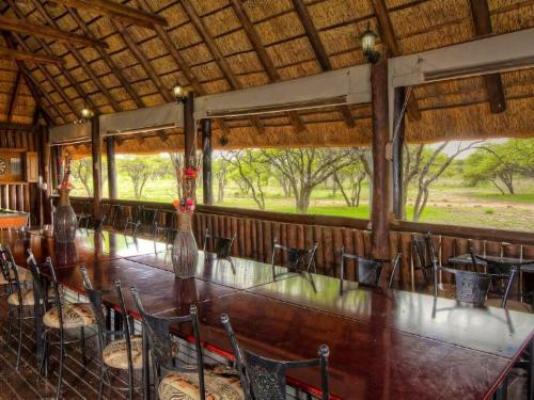 Tjailatyd Bush Lodge - Dining area