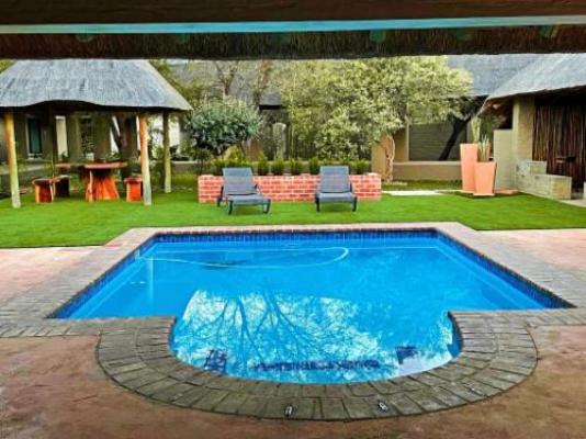 Lion's Den Game Lodge - Swimming pool