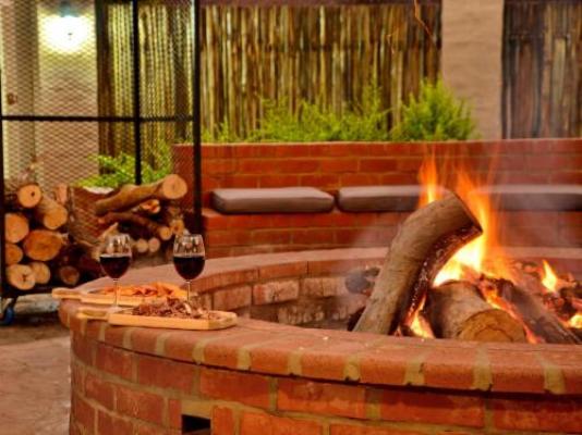 Lion's Den Game Lodge - Decorative detail