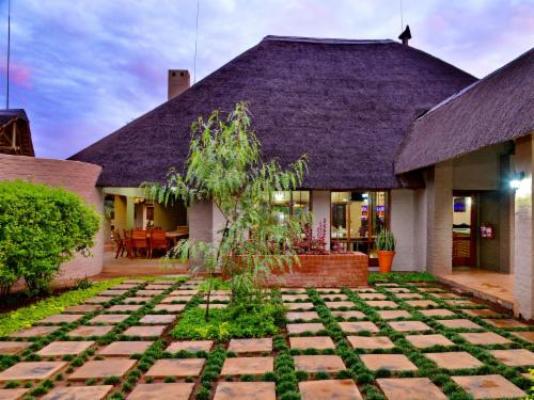 Lion's Den Game Lodge - Facade or entrance