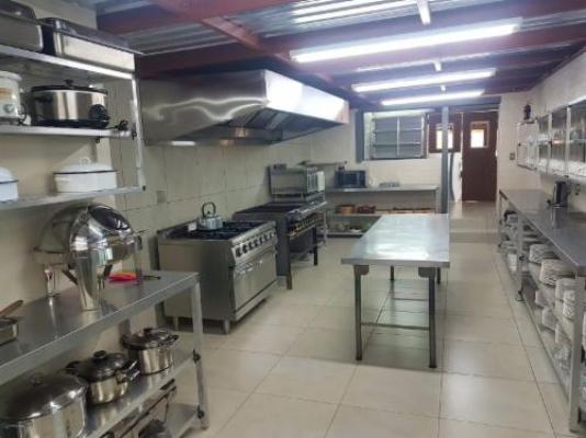 Lion's Den Game Lodge - Kitchenette