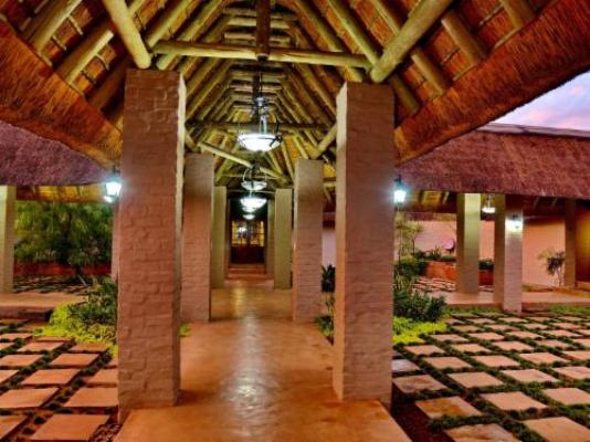 Lion's Den Game Lodge - Facade or entrance
