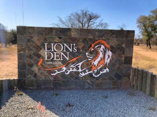 Lion's Den Game Lodge - Facade or entrance