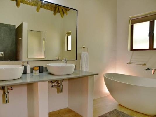 Lion's Den Game Lodge - 271208