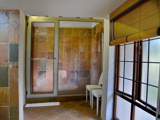 Lion's Den Game Lodge - 271220