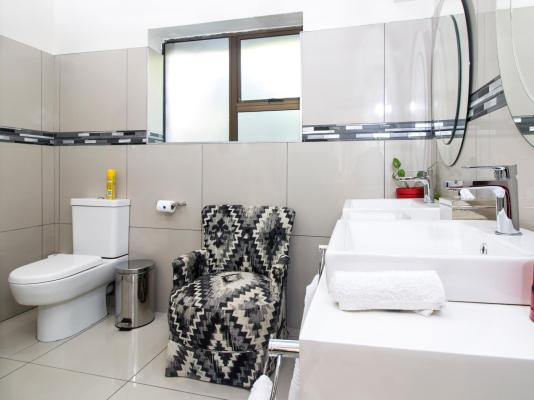 Room image 3