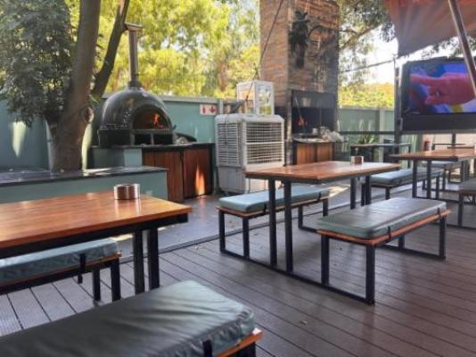 54 River Lodge - Dining area