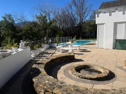 Benevolent Stay - Braai/BBQ facilities