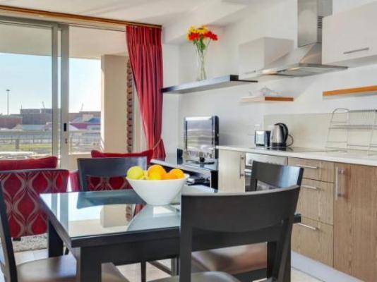 Canal Quays 205 - Dining area