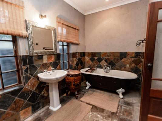Room image 3
