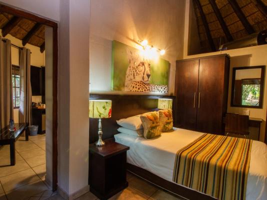 Emdoneni Lodge with Zululand Cat Conservation - 271995