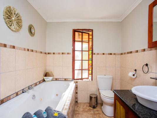 The Villa Manor & Spa - 272057