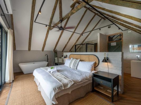 Room image 1