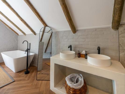 Room image 5