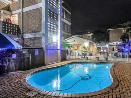 Pearly Shells - Swimming pool
