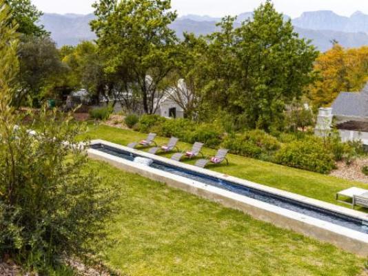 Plaisir Wine Estate - Pool view