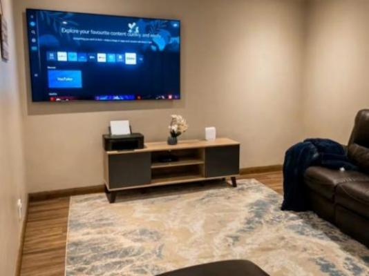The Escape Pod - Communal lounge/ TV room
