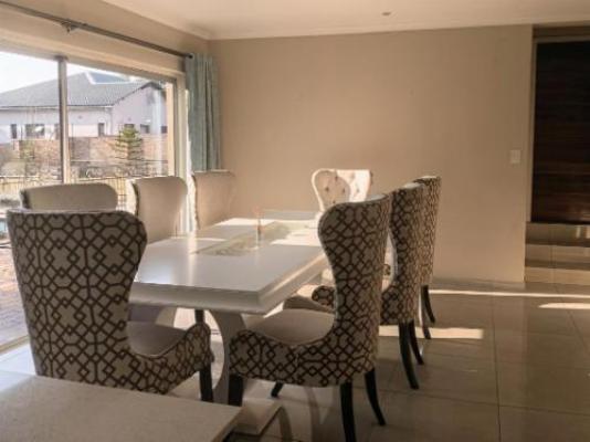 The Escape Pod - Breakfast area