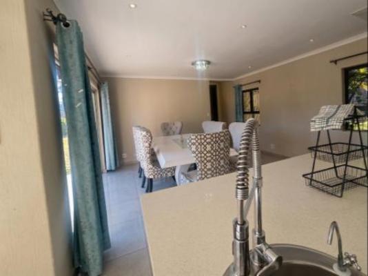 The Escape Pod - Breakfast area