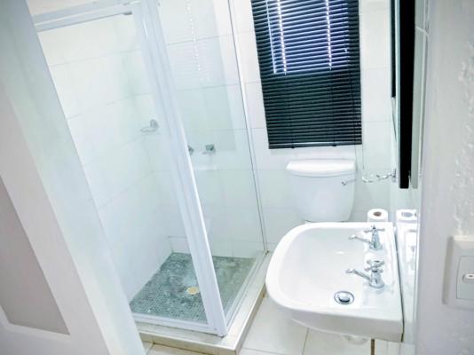 Room image 4