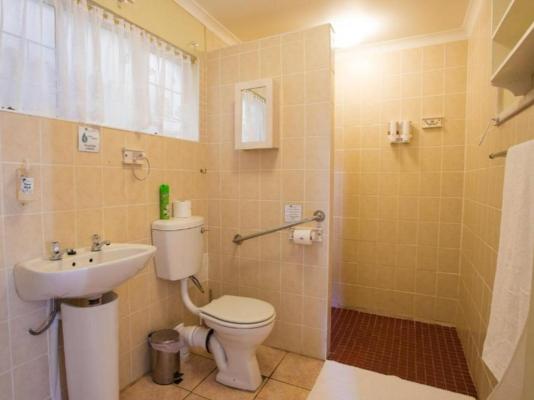 Room image 4