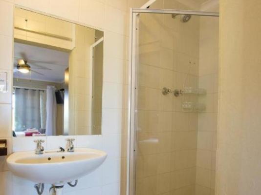 Room image 4