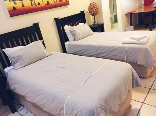 ROOM 12 