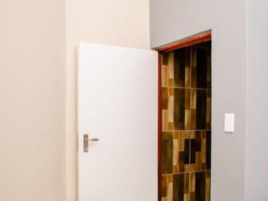 Room image 4