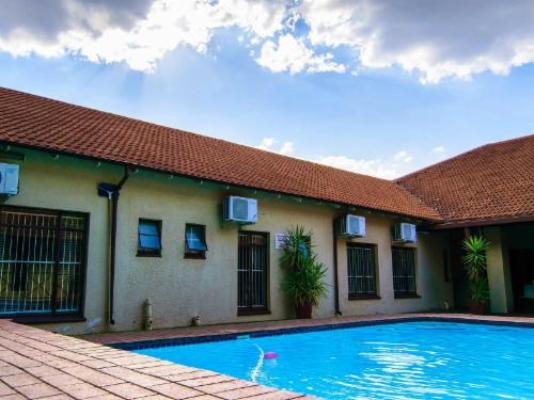 Rietondale Lodge - Swimming pool