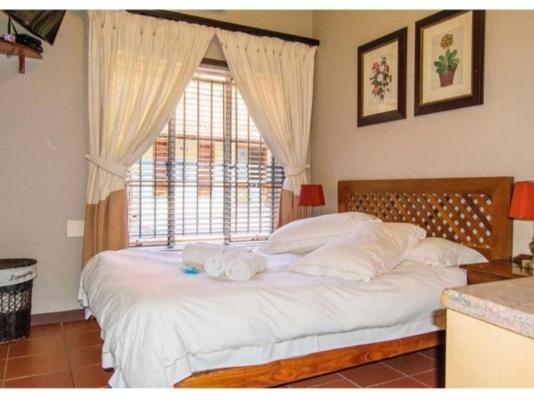 Room image 3