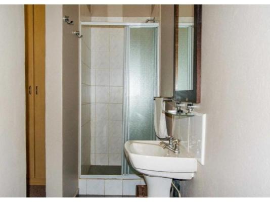 Room image 3
