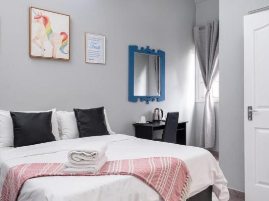 Cape Palm Royal Guest House - 273213