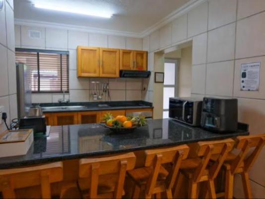 Lakeview Cabanas - Unit 5 - Kitchenette
