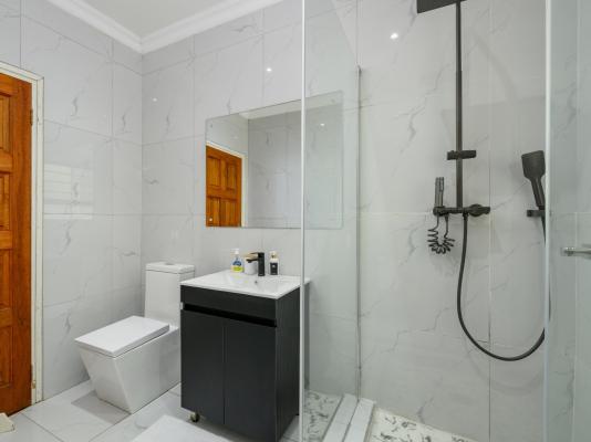 Room image 19