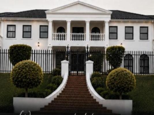 White House Manor - Property / Building