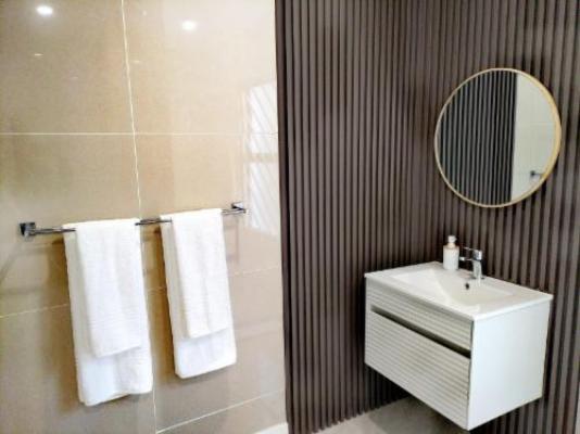 White House Manor - Bathroom