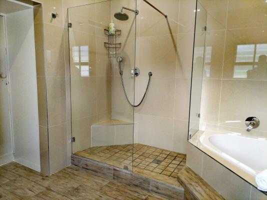 Room image 4