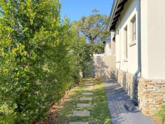 Stay Local Kruger - Garden