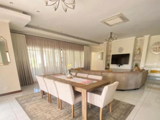 Stay Local Kruger - Living Room