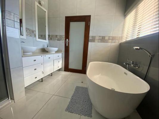 Room image 17