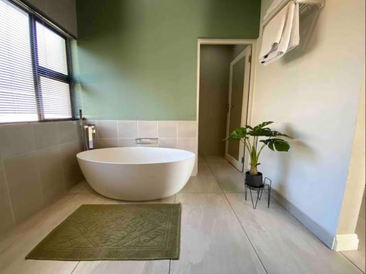 Room image 11