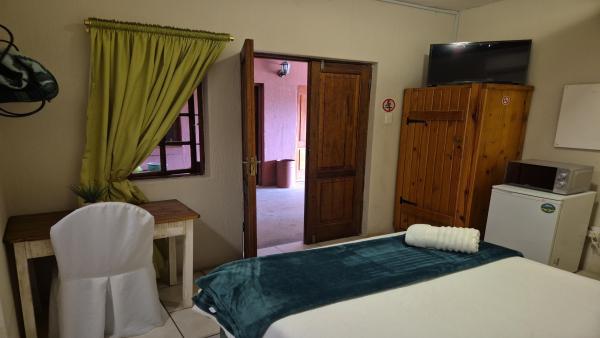 Room image 4