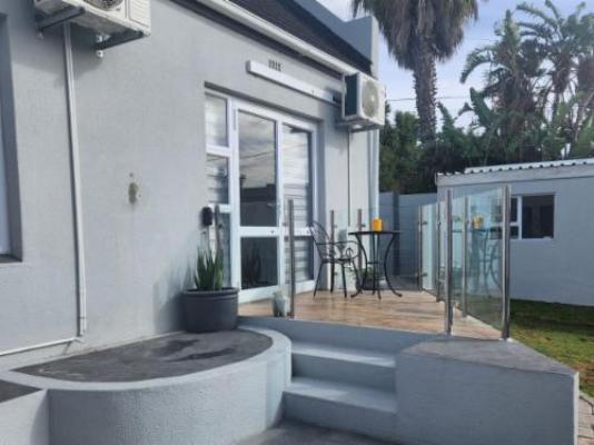 Grey House - Patio