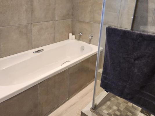 Grey House - 274016