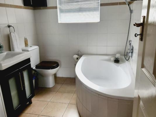Room image 3